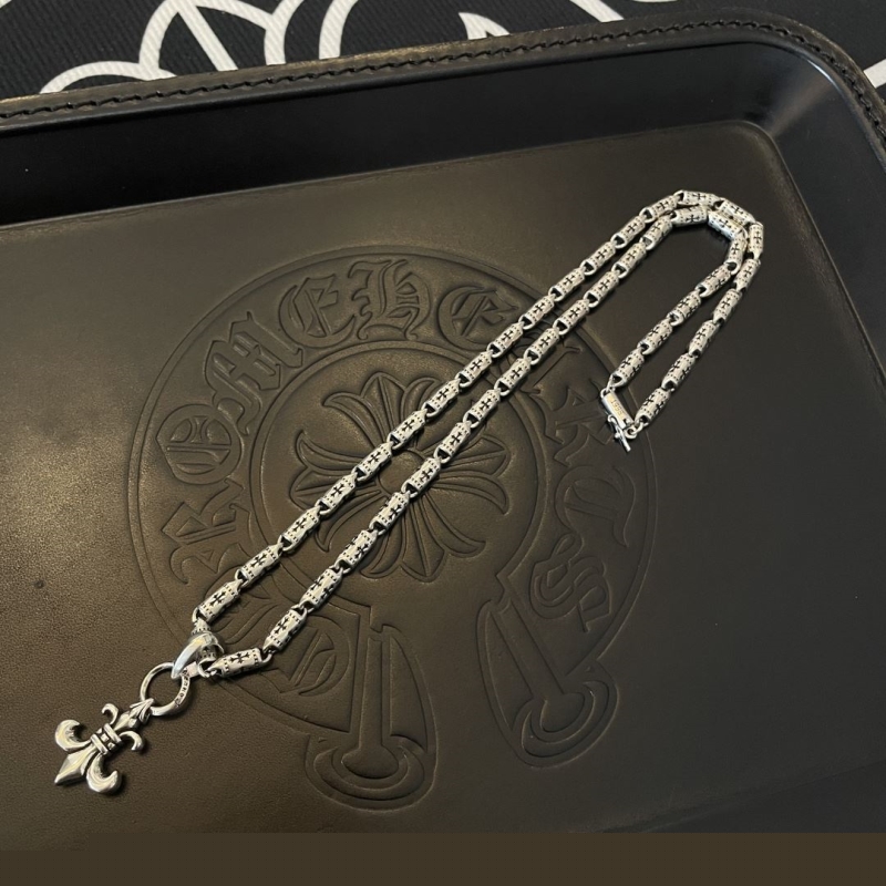Ch**me He**ts necklaces